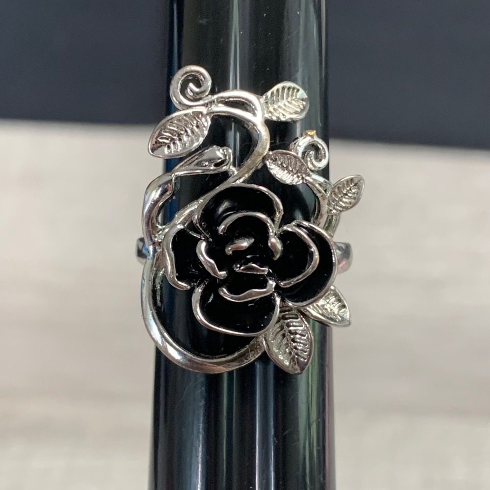Black Enamel Rose Vine Statement Ring Silver Tone Floral Gothic Size 7